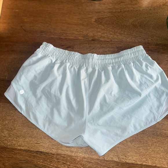 Lululemon Hotty hit high-rise lined shorts 2.5” - Picture 3 of 5